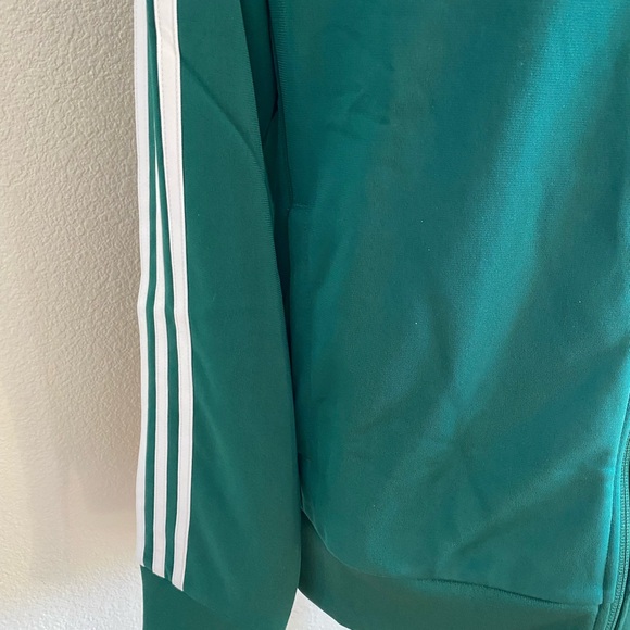 New women’s Adidas Sz M track jacket - Picture 6 of 6